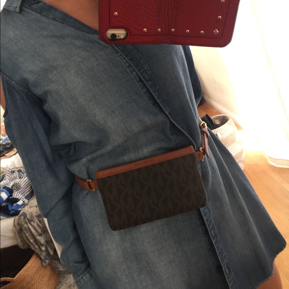 Michael Kors small fanny pack/waist belt 7”x4”